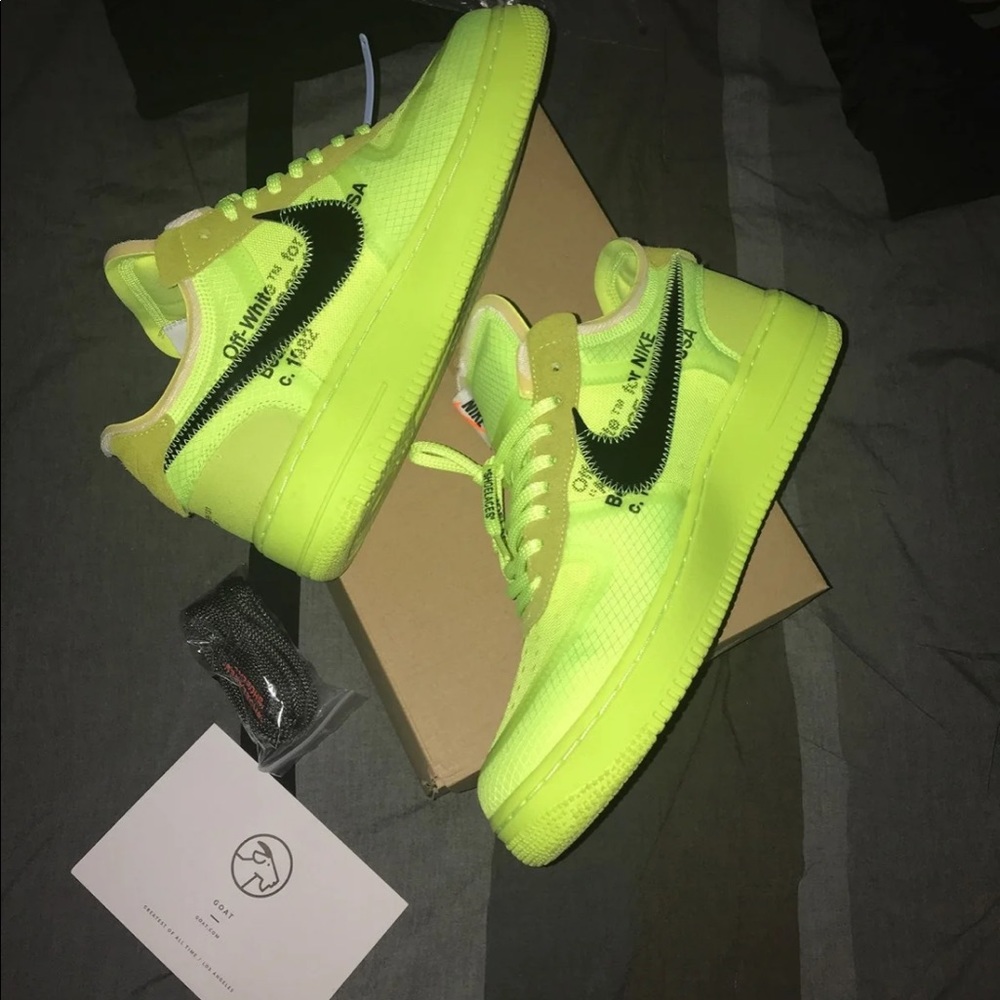 Nike Air Force volt offwhite